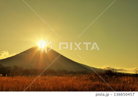 ダイヤモンド富士 136650457