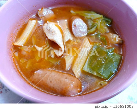 家庭のトマトスープ 野菜スープ ミネストローネ 家庭のトマトスープ 野菜スープ ミネストローネ 136651008