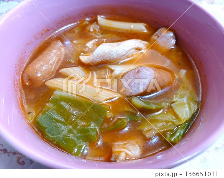 家庭のトマトスープ 野菜スープ ミネストローネ 家庭のトマトスープ 野菜スープ ミネストローネ 136651011