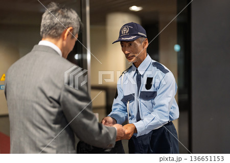 警備員 手荷物検査 守衛 警備員 手荷物検査 守衛 136651153