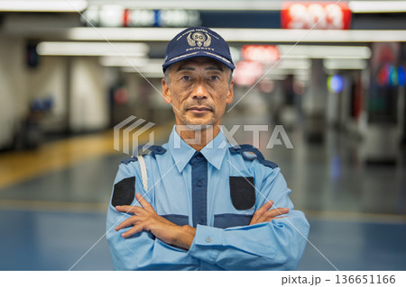 警備員 シニア男性 空港 警備員 シニア男性 空港 136651166