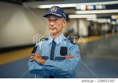 警備員 シニア男性 空港 警備員 シニア男性 空港 136651167