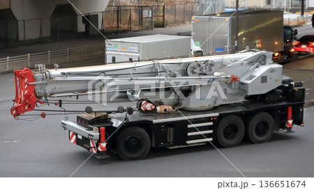 ラフテレーンクレーン　イメージ 136651674