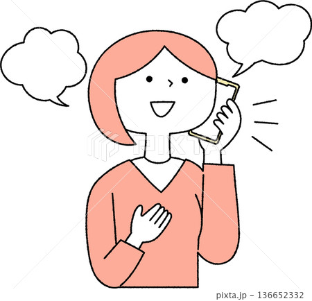笑顔で通話する若い女性単色 136652332