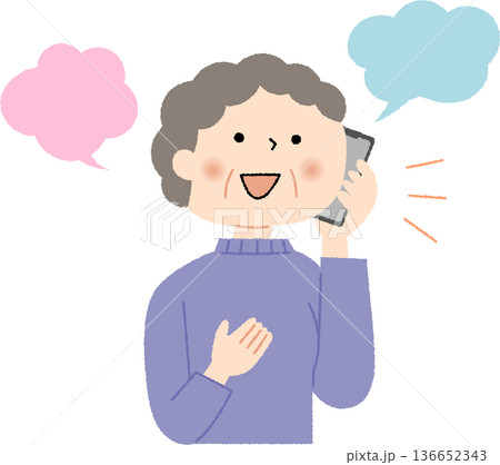 スマホで通話する笑顔のシニア女性 スマホで通話する笑顔のシニア女性 136652343