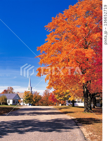 アメリカ・ニュイングランド地方の美しい紅葉風景 136652719