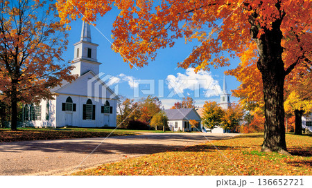 アメリカ・ニュイングランド地方の美しい紅葉風景 136652721