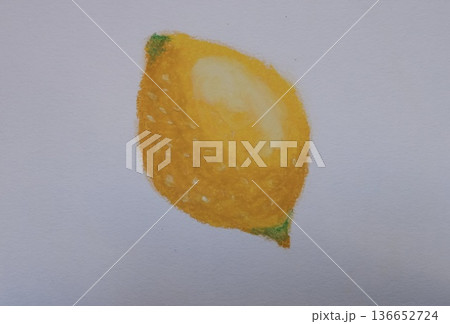 オイルパステルで描いた美味しそうなレモン オイルパステルで描いた美味しそうなレモン 136652724