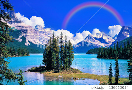 カナディアンロッキーの美しい山並み絶景 136653034