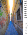 ヴェネツィアの路地裏 136653786