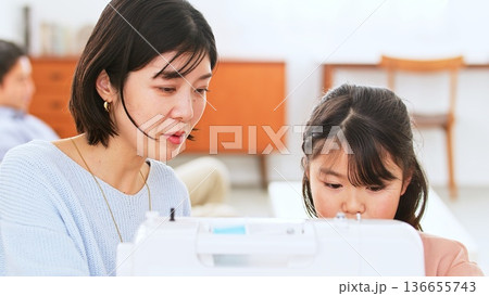 家族の会話 ミシン イメージ 家族の会話 ミシン イメージ 136655743