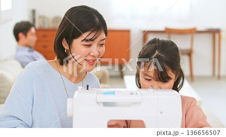 家族の会話 ミシン イメージ 136656507