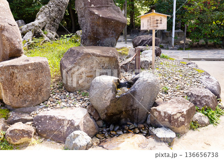八重垣神社　八重垣　御神水 136656738