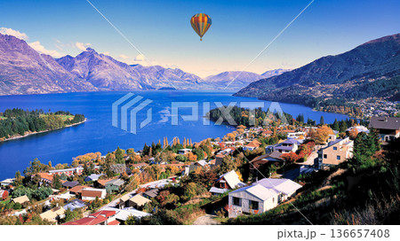 クイーンズタウンとワカティプ湖の絶景 クイーンズタウンとワカティプ湖の絶景 136657408