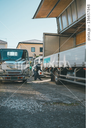 truck driver 136657848