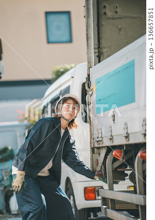 truck driver 136657851