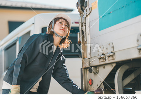 truck driver 136657860