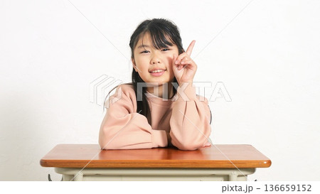 小学生 ランドセル 机 イメージ 136659152