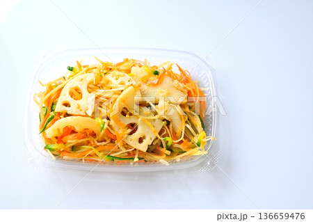 ごぼうと蓮根のさっぱりサラダ ごぼうと蓮根のさっぱりサラダ 136659476