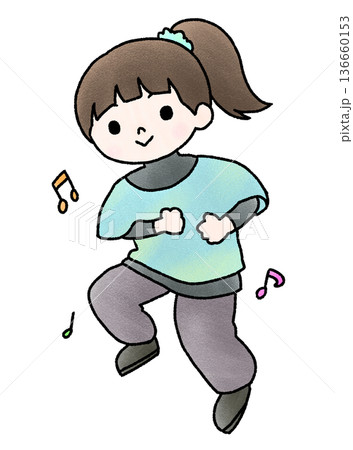 ダンスをする女の子の手描きイラスト 136660153
