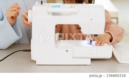 ミシン手元 イメージ ミシン手元 イメージ 136660338