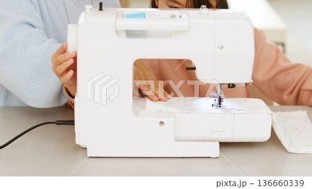 ミシン手元 イメージ 136660339