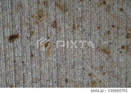 縦筋の入った石材のテクスチャ背景 136660701