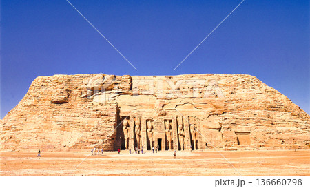 エジプト・アブシンベル神殿の古代神殿遺跡 エジプト・アブシンベル神殿の古代神殿遺跡 136660798