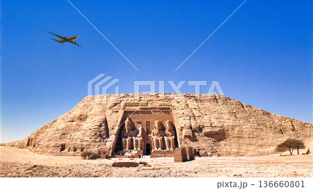 エジプト・アブシンベル神殿の古代神殿遺跡 136660801