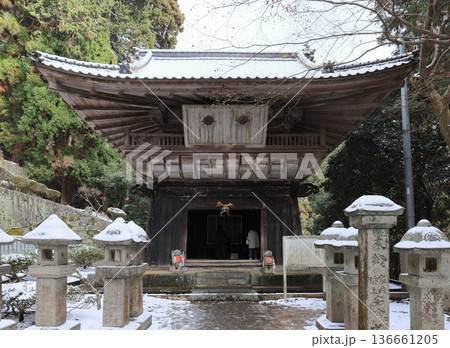 四国遍路の番外霊場。四国別格二十霊場第十五番札所「箸蔵寺」鐘楼堂 四国遍路の番外霊場。四国別格二十霊場第十五番札所「箸蔵寺」鐘楼堂 136661205
