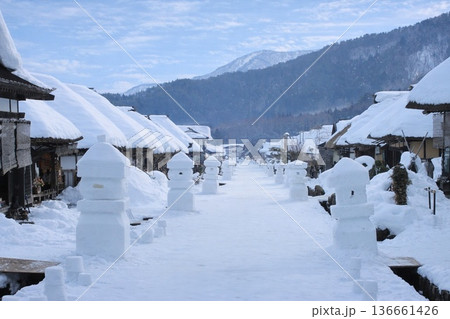 大内宿の雪景色 136661426