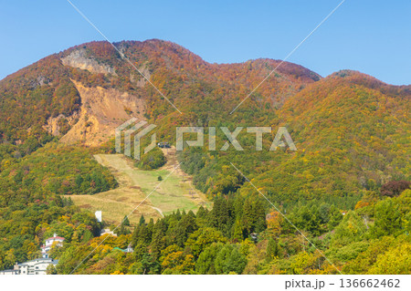 秋の山形蔵王 紅葉の蔵王中央ロープウェイからの眺望 秋の山形蔵王 紅葉の蔵王中央ロープウェイからの眺望 136662462