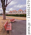 公園のベンチ 136662479