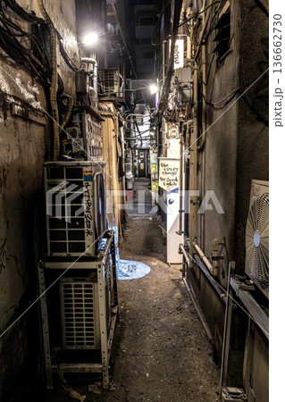 tokyo Narrow urban alley at night tokyo Narrow urban alley at night 136662730