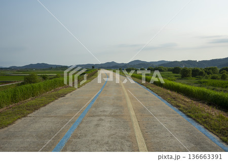 Bicycle path along the Geumgang River 136663391