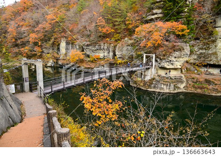 福島県の観光名所塔のへつり 136663643