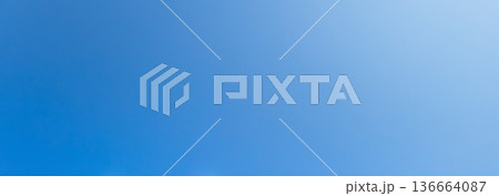 背景としての青空を切り向いた素材風景 背景としての青空を切り向いた素材風景 136664087