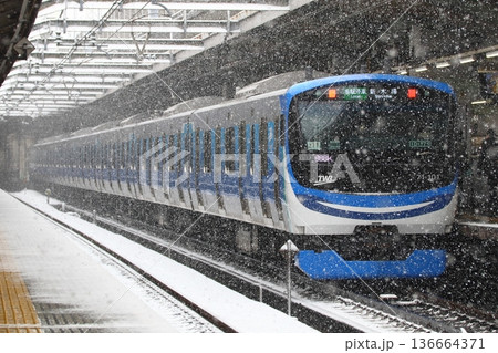 ［JA］冬のりんかい線71-000形電車 136664371