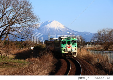 大山と目玉おやじ列車 大山と目玉おやじ列車 136665058