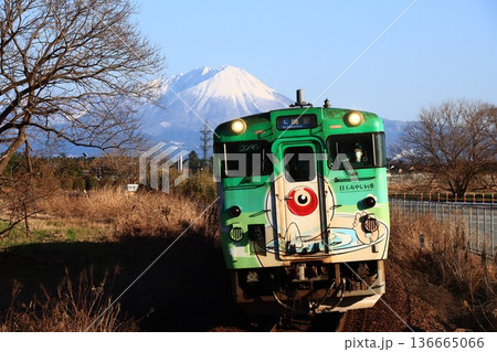大山と目玉おやじ列車 大山と目玉おやじ列車 136665066