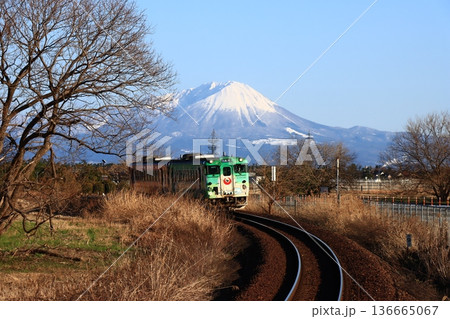 大山と目玉おやじ列車 大山と目玉おやじ列車 136665067