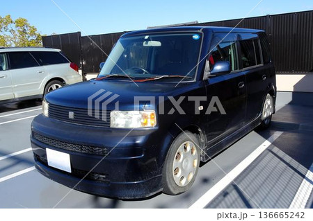 駐車場に停めた車 駐車場に停めた車 136665242