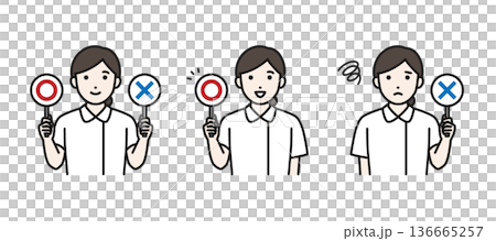 まるばつ札を持つ看護師 136665257