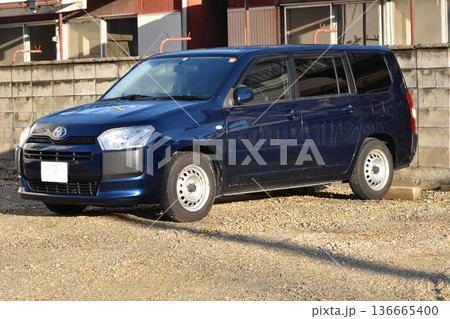 青い車 青い車 136665400