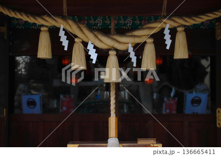 東京・新田神社の本殿 136665411