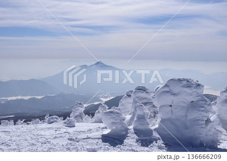 西大巓(西吾妻山)から見た冬の磐梯山 136666209