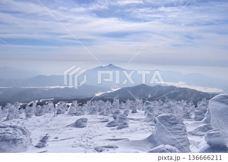 西大巓(西吾妻山)から見た冬の磐梯山 136666211