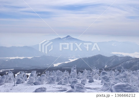 西大巓(西吾妻山)から見た冬の磐梯山 136666212