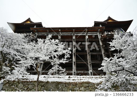 世界文化遺産 京都東山 清水寺 雪景色 世界文化遺産 京都東山 清水寺 雪景色 136666233