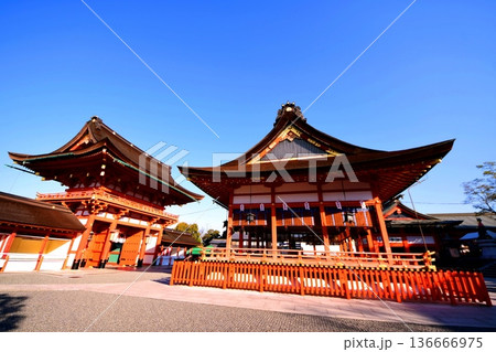 京都府 伏見稲荷大社 外拝殿 & 楼門 京都市伏見区深草藪之内町 京都府 伏見稲荷大社 外拝殿 & 楼門 京都市伏見区深草藪之内町 136666975